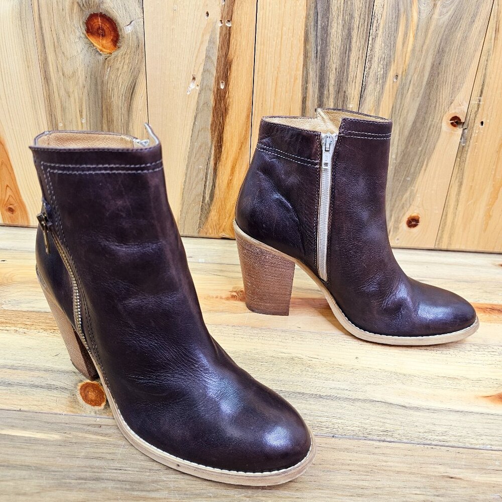Mi Piaci Stacked Heel Leather Ankle Boot Size 9.5